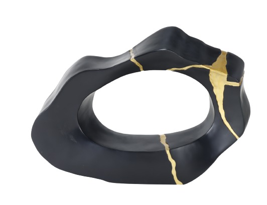 Black ceramic dish with gold裂纹设计 on a white background