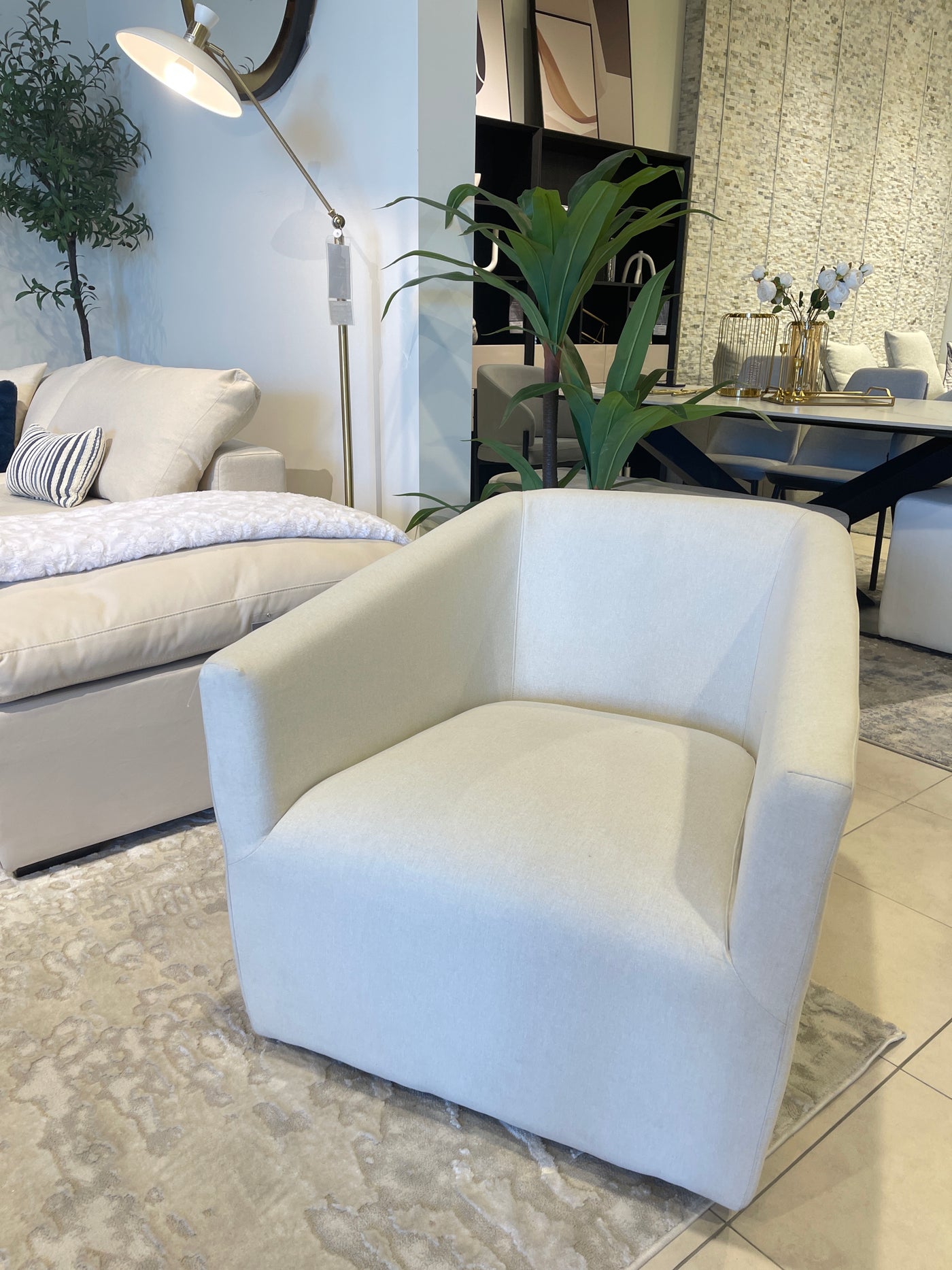 Daisy Swivel Chair