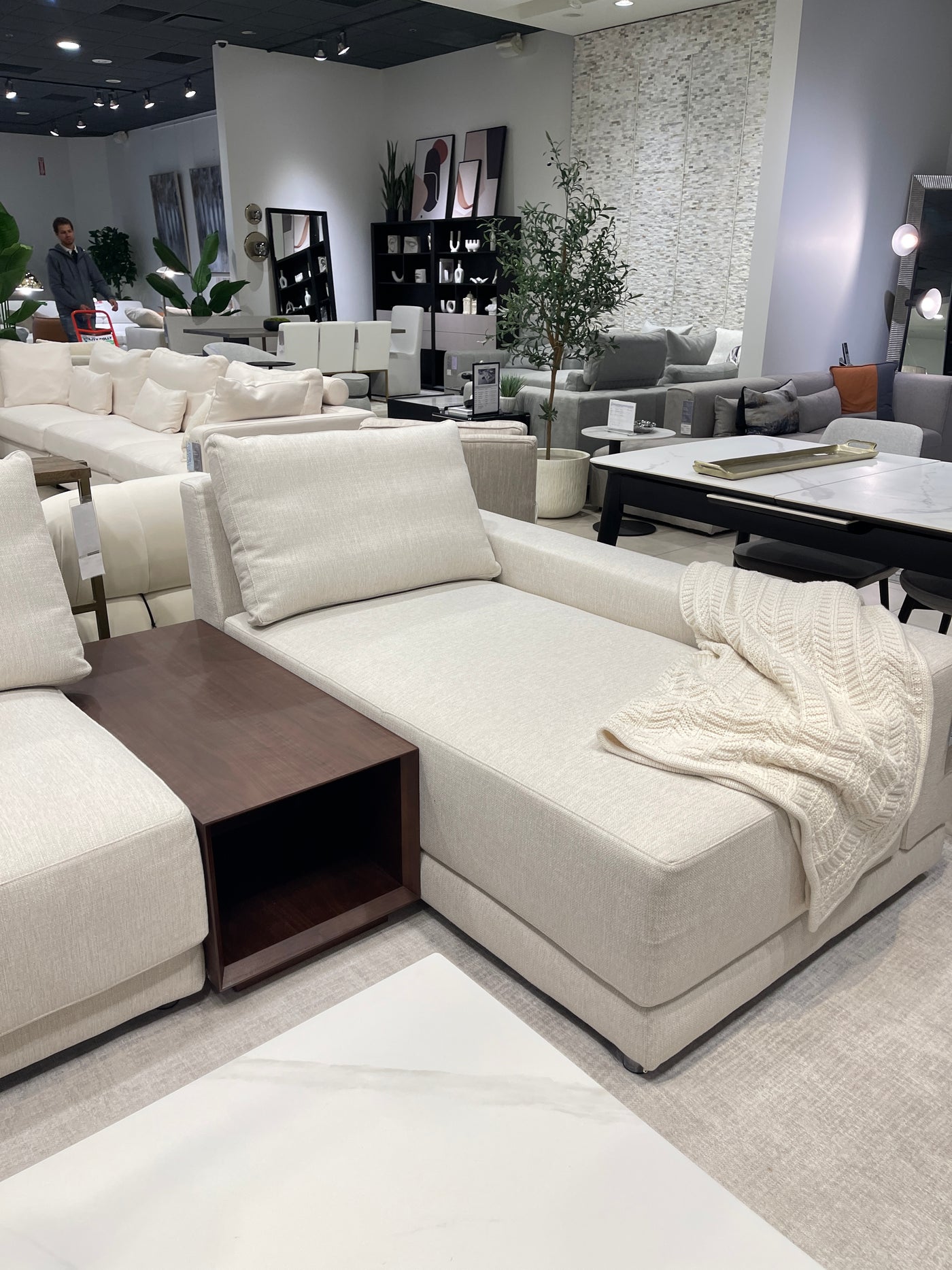 Bella sectional