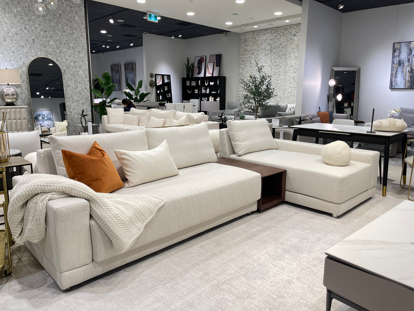 Bella sectional
